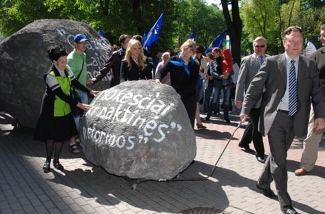 Savaitės pradžia - su mokesčių akmenimis (papildyta)