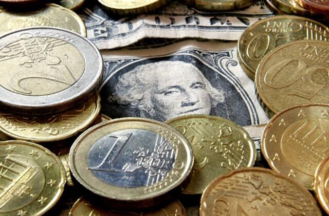 "Deutsche Bank" ekonomistas prognozuoja vienodą dolerio ir euro kursą