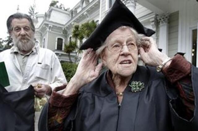 Amerikietė baigė koledžą būdama 94 metų (video)