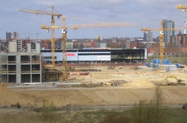 Arenos statytojai vis dar atsilieka