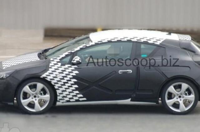 Trejų durelių "Opel Astra“: pas pirkėjus - per Paryžių