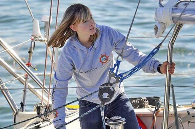 16-metė jūreivė Abby Sunderlend saugiai pristatyta į Prancūzijos Rejunjono salą