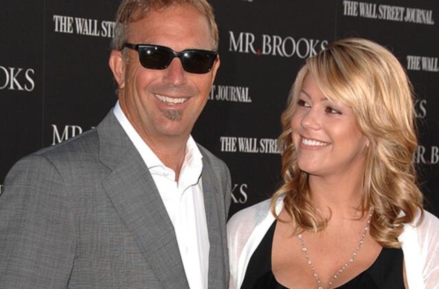 Amerikiečių aktoriui K. Kostneriui gimė duktė