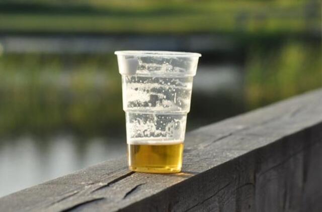 Atleistas naftos brokeris, sudaręs per 7 tūkstančius "girtų" sandorių