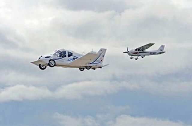 Automobiliui "Terrafugia Transition" leista skraidyti (video)