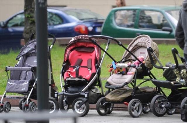 Dėl autorinių pajamų siūloma nemažinti motinystės (tėvystės) pašalpos