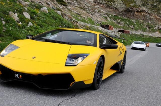 "Lamborghini" fanai į kelionę po Europą leidosi iš Šveicarijos
