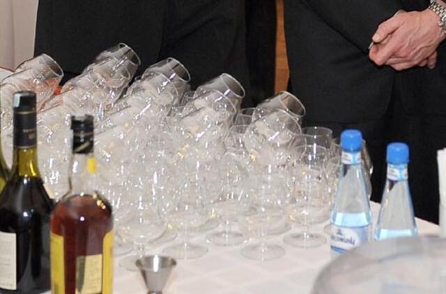 Pernai lietuviai išgėrė mažiau nei užpernai