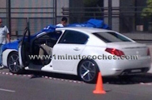 “Peugeot 508“ "nusirengė" prieš kameras