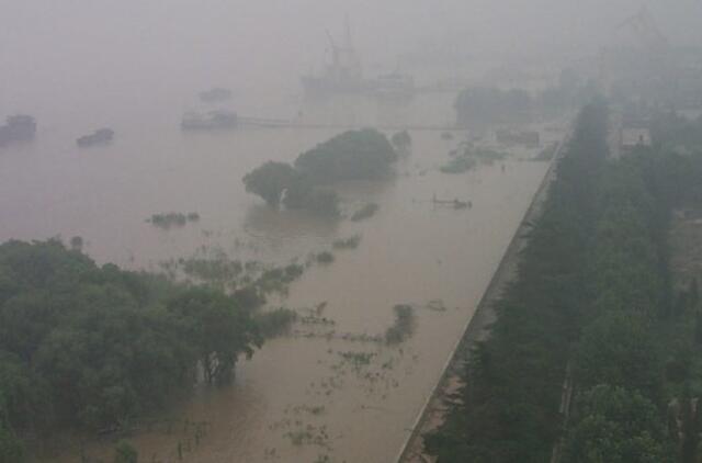 Pietinėje Kinijos dalyje potvyniai pareikalavo 51 aukos