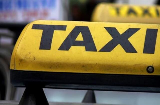 Sąžiningas taksistas Vietname išsiblaškiusiam klientui grąžino 22 tūkst. eurų