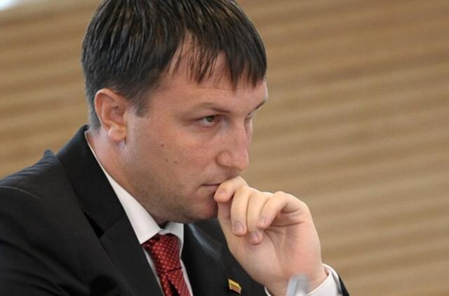 Seimas neatėmė A. Sacharuko teisinės neliečiamybės (papildyta)