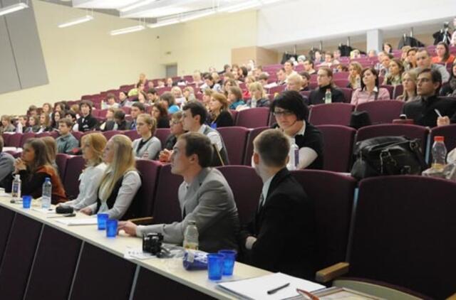 Studijų forma nebegali būti kliūtimi studentams naudotis valstybės lengvatomis