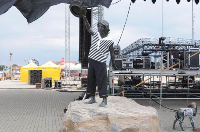 Berniukas su šuneliu vėl apsirengė dryžuotai