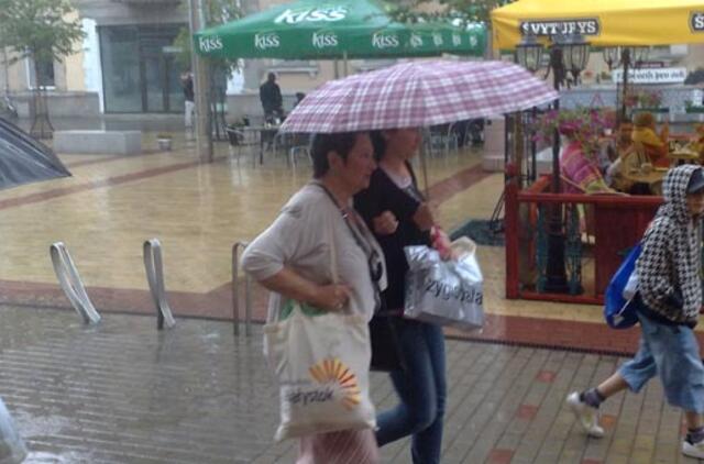 Jūros šventės pradžia - su lietumi