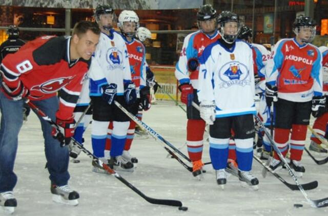 Klaipėdiečius ledo ritulininkus aplankė Dainius Zubrus
