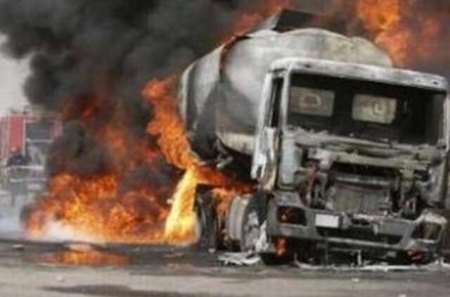 Konge sprogus degalų autocisternai žuvo 272 žmonės, šimtai sužeisti