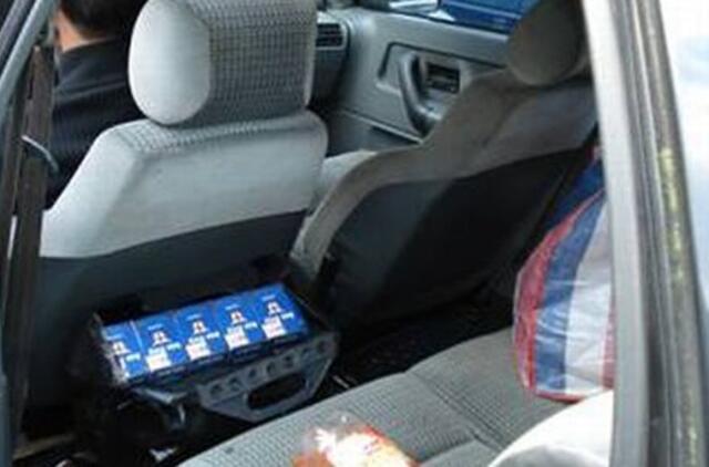 Kontrabandininkas paspruko palikęs automobilį