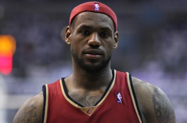 Lebronas Džeimsas keliasi į Majamį