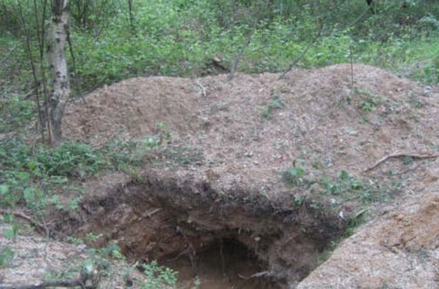 Miške šalia Panevėžio atkasti dviejų nužudytųjų kūnai