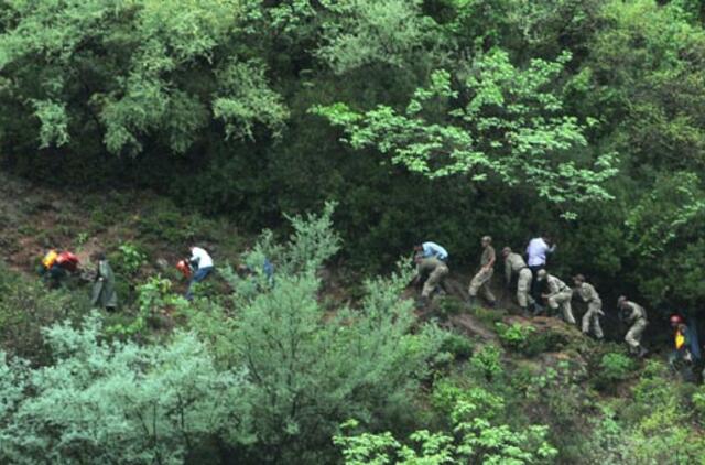 Pakistane sudužusio lėktuvo nuolaužose rasti daugiau nei 90 žmonių palaikai