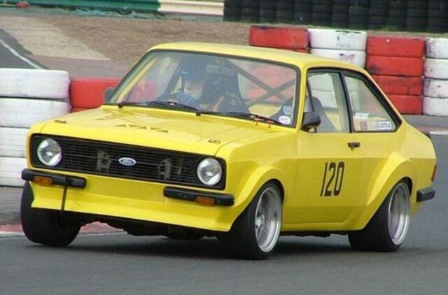 Palangos lenktynių trasoje – istoriniai automobiliai