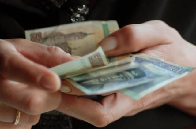 Realusis darbo užmokestis Lietuvos ūkyje pernai sumažėjo 7,2 proc.