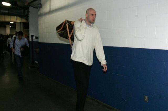 Žydrūnas Ilgauskas seka paskui Lebroną Džeimsą