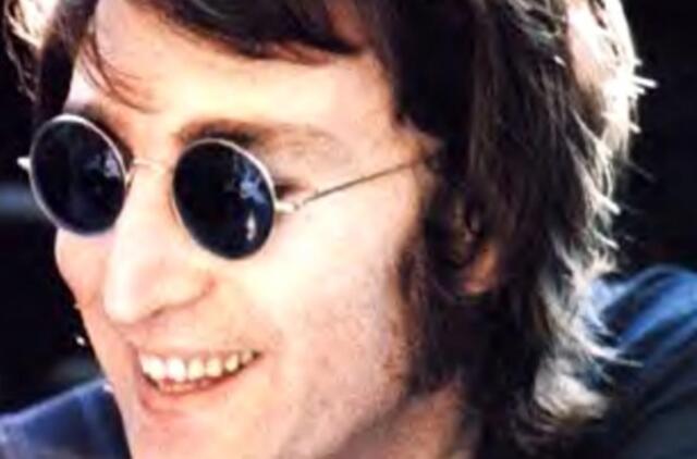 Aukcione bus parduodamas Johno Lennono unitazas