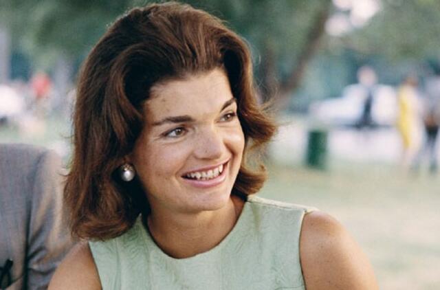 Aukcione parduoti Jacqueline Kennedy papuošalai