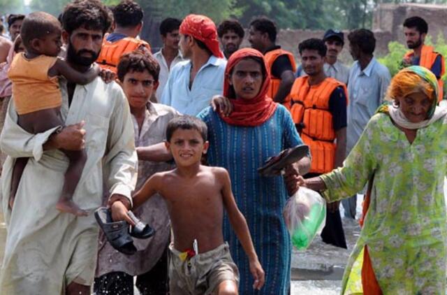 Dėl potvynių Pakistane pavojingomis ligomis gali susirgti milijonai vaikų