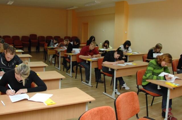 Į profesines mokyklas stoti bus galima iki rudens