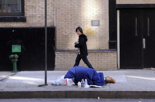 JAV: kilniaširdė moteris ir sąžiningas benamis