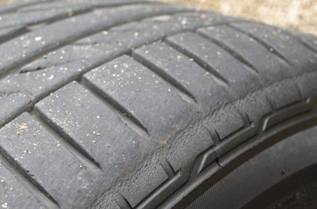 Kažkas nuleido Prancūzijos ambasadoriaus automobilio padangas