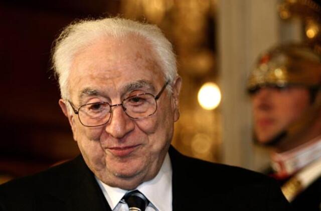 Mirė buvęs Italijos prezidentas Frančeskas Kosiga