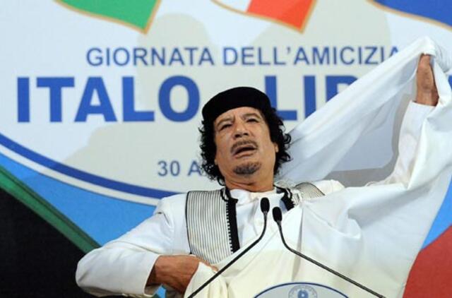 Muamaras Kadafis reikalauja iš ES penkių milijardų nelegaliai imigracijai stabdyti