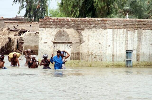 Nauji potvyniai Pakistane kelia grėsmę 400 tūkst. žmonių