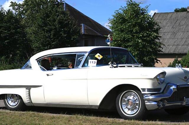 Pajūryje - amerikietiškų automobilių suvažiavimas