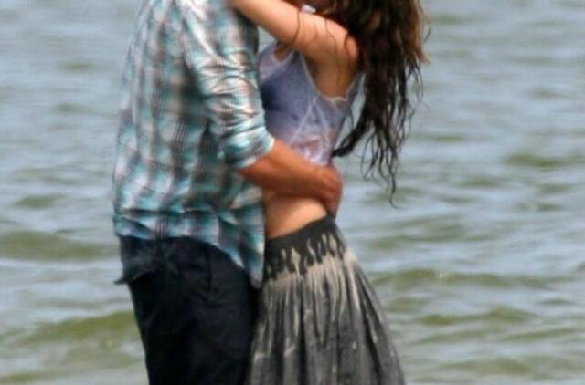 Prie upelio - prievartinė nepilnamečių meilė