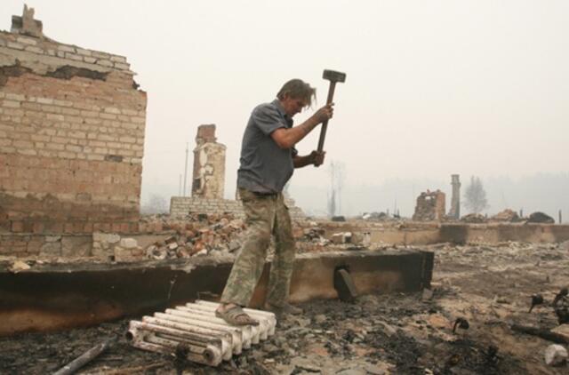 Rusijos prezidentas Dmitrijus Medvedevas miškų gaisrų aukoms skyrė 12 tūkst. dolerių
