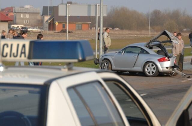 Siekiančiųjų neteisėtai pasipelnyti tyčinėmis avarijomis  daugėja