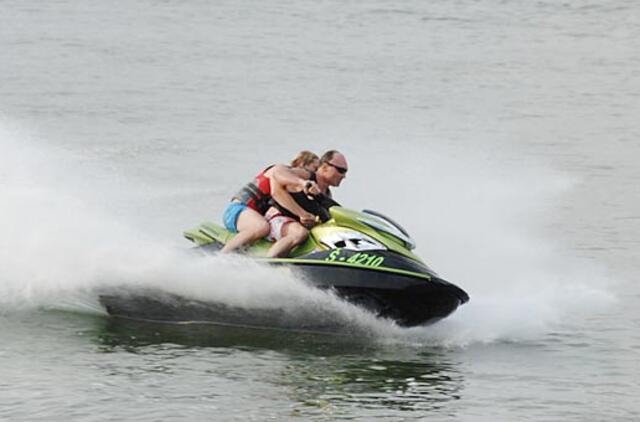 Sustiprinta vandens motociklų kontrolė