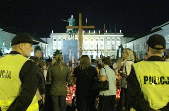 Varšuvoje aštrėja ginčas dėl kryžiaus, skirto Lechui Kačinskiui atminti