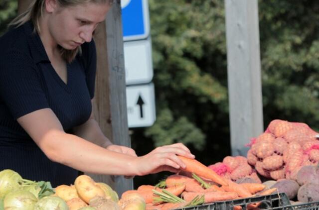 Vasaros kaitra Vilniaus turguose pabrangino daržoves ir atpigino mėsos produktus