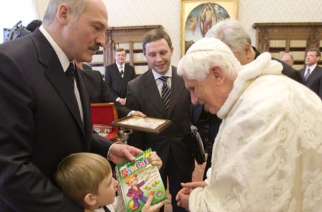 Aleksandras Lukašenka pasikeitė oficialią savo gimimo datą