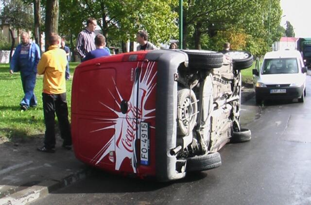 Avarija Mokyklos gatvėje: opelis pasimetė tarp vilkikų