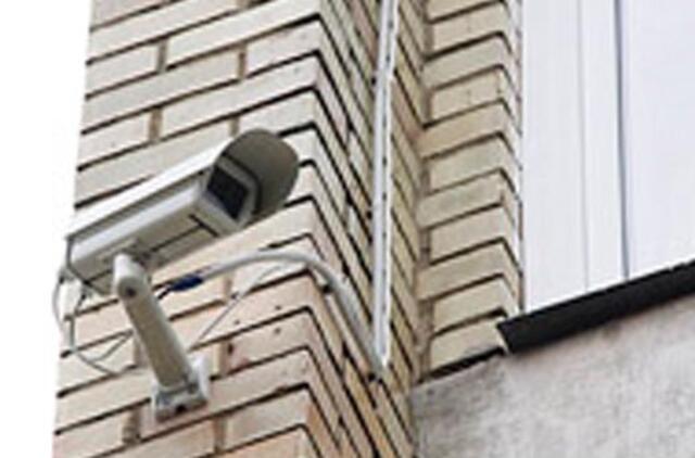 Daugiabučio aplinką stebi vaizdo kamera