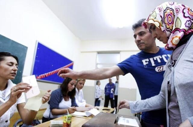 Dauguma turkų parėmė konstitucijos pataisų paketą