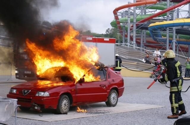 Draudikai: lietuviai nepagrįstai nuvertina gaisro automobilyje riziką