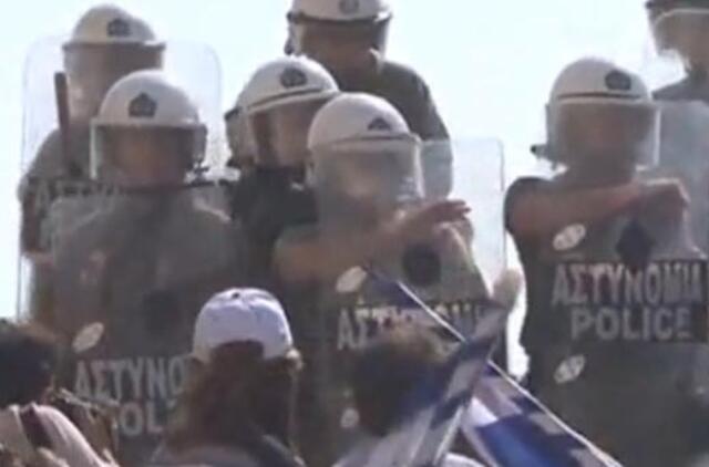 Graikijos policija protestuojančius vairuotojus vaikė ašarinėmis dujomis